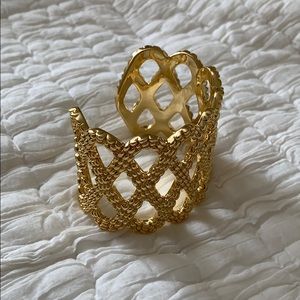 Lilly Pulitzer Jewelry - Lily Pulitzer gold cuff bracelet Lilly Pulitzer Jewelry - Lily Pulitzer gold cuff bracelet